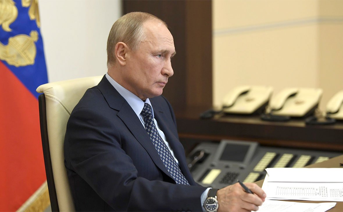 Путин бросил ручку на стол во время совещания по паводкам и пожарам Путин бросил ручку на стол во время совещания по паводкам и пожарам
