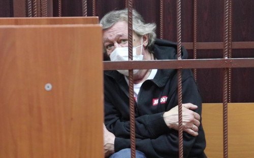 Дочь Ефремова обратилась к семье погибшего в аварии с отцом водителя Дочь Ефремова обратилась к семье погибшего в аварии с отцом водителя
